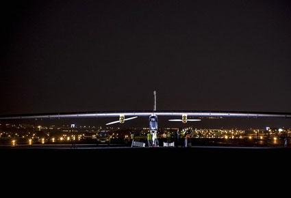 Solar Impulse طائرة تعمل بالطاقة الشمسية تكمل أول رحلة بين قارتين